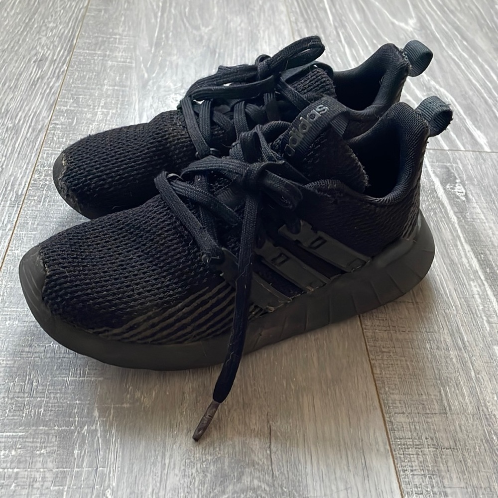 Boys Adidas Tennis Shoe size 1